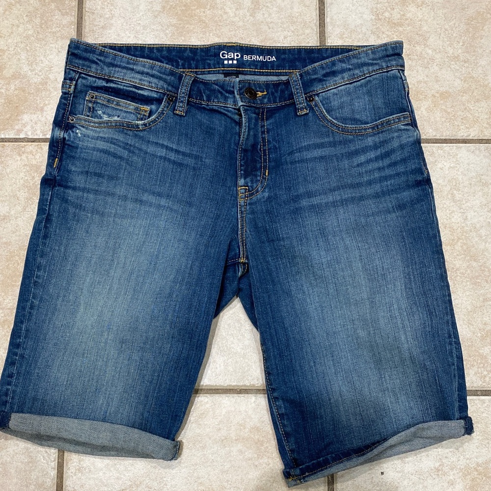 NEW women BERMUDA jeans women size 6/28R NEW